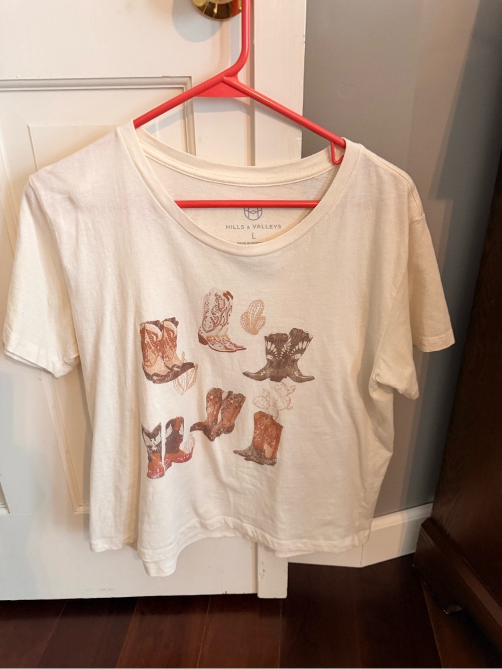 Hills & Valleys Girls' Cream Graphic Boot Tee